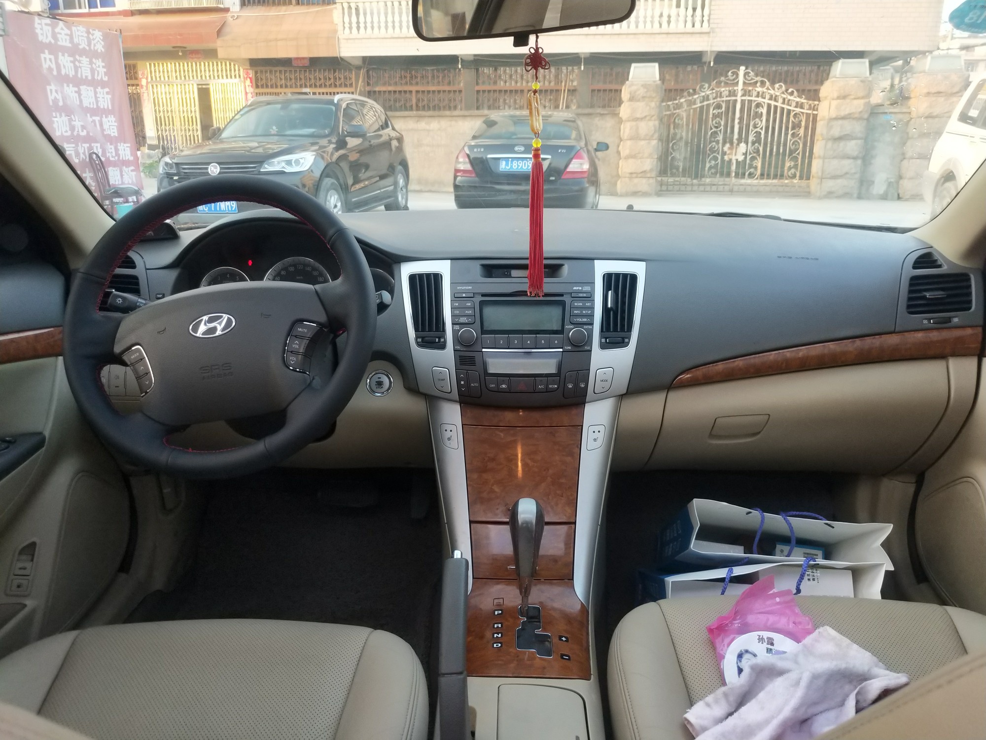 低价出现代领翔轿车一辆