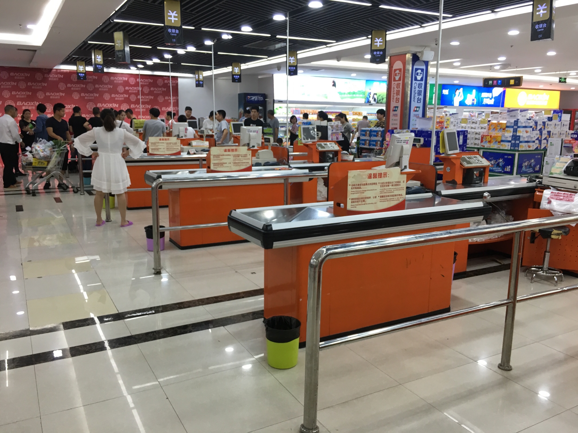 虹桥宝鑫怎么了,收银员都不上班了吗?