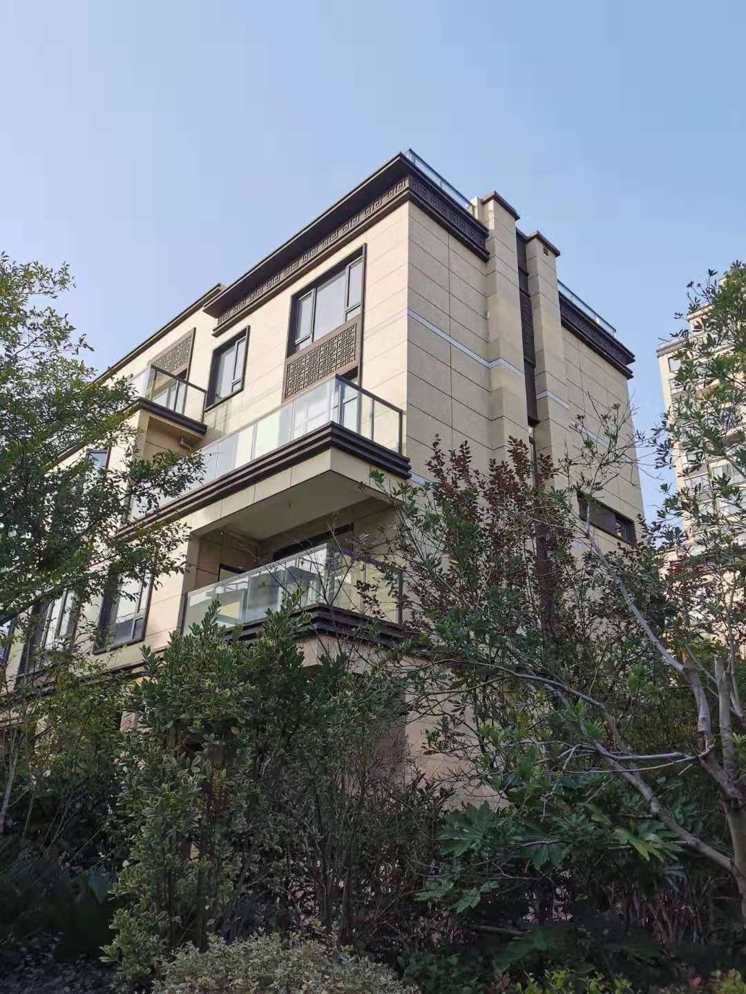 出售中梁四期,139平,257万,毛坯,交通便利,配套齐全