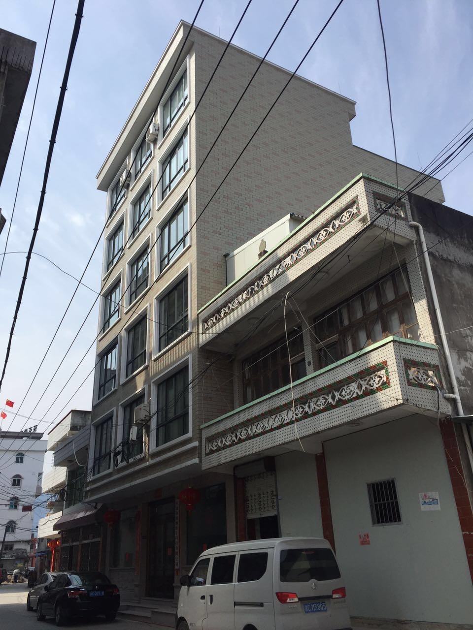 石帆街道上官塘村(绅坊动车站旁)800平米楼房出租