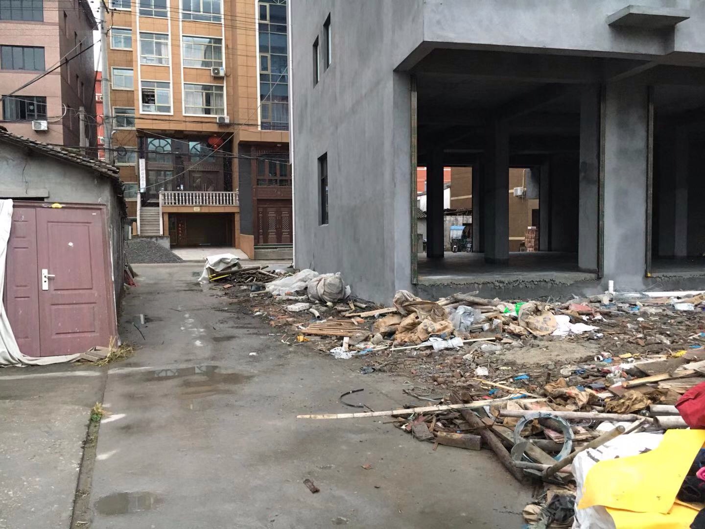 乐清市城东街道新下塘村国道旁